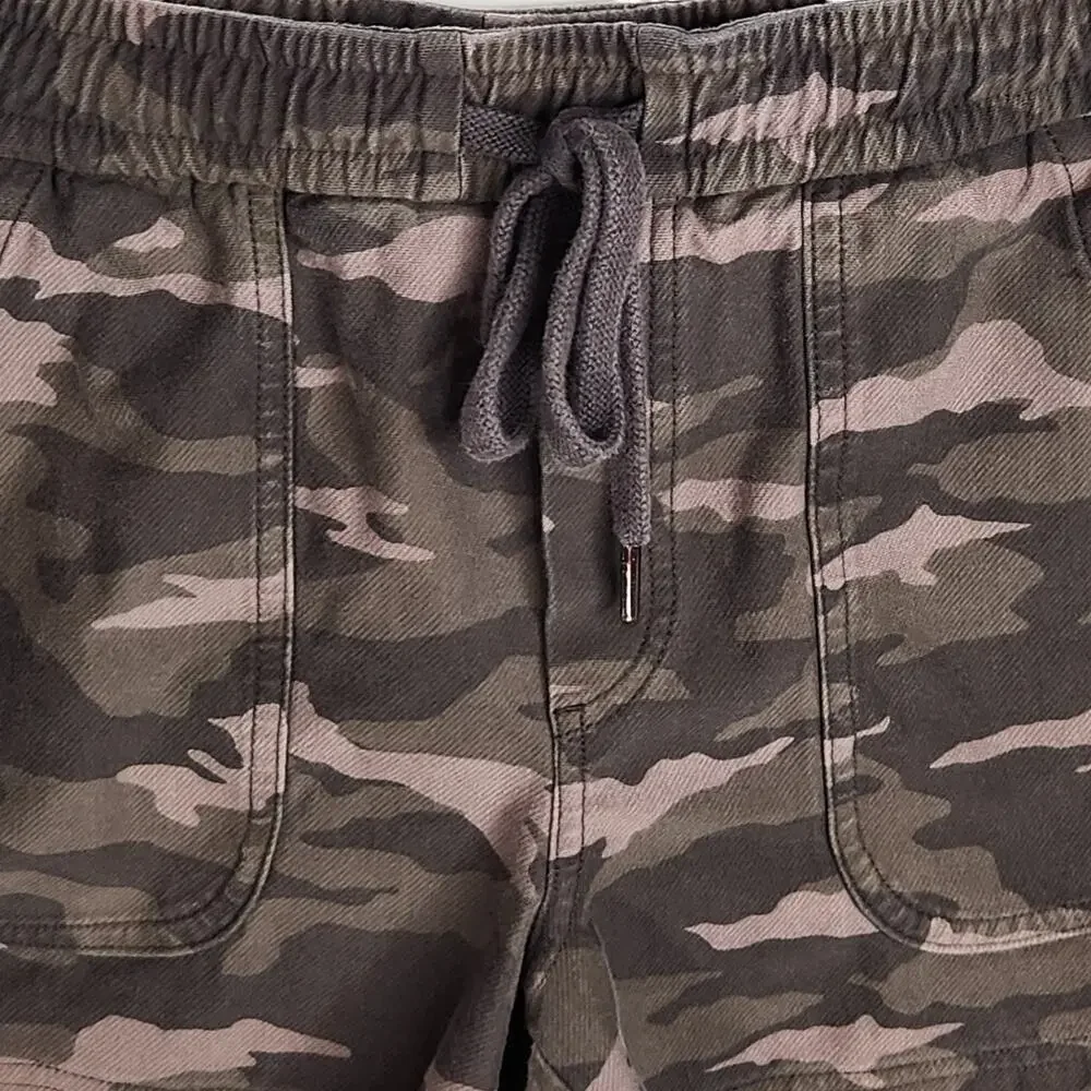 Athleta Camo Farallon Short Black Olive Women's Size 6‎
